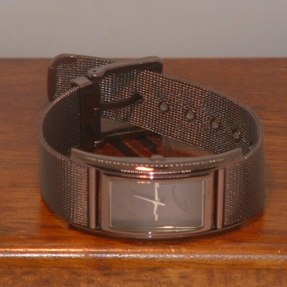 Pre-Owned Women’s DKNY NY-3994 Mesh Bracelet Fashion Analog Watch main image 5